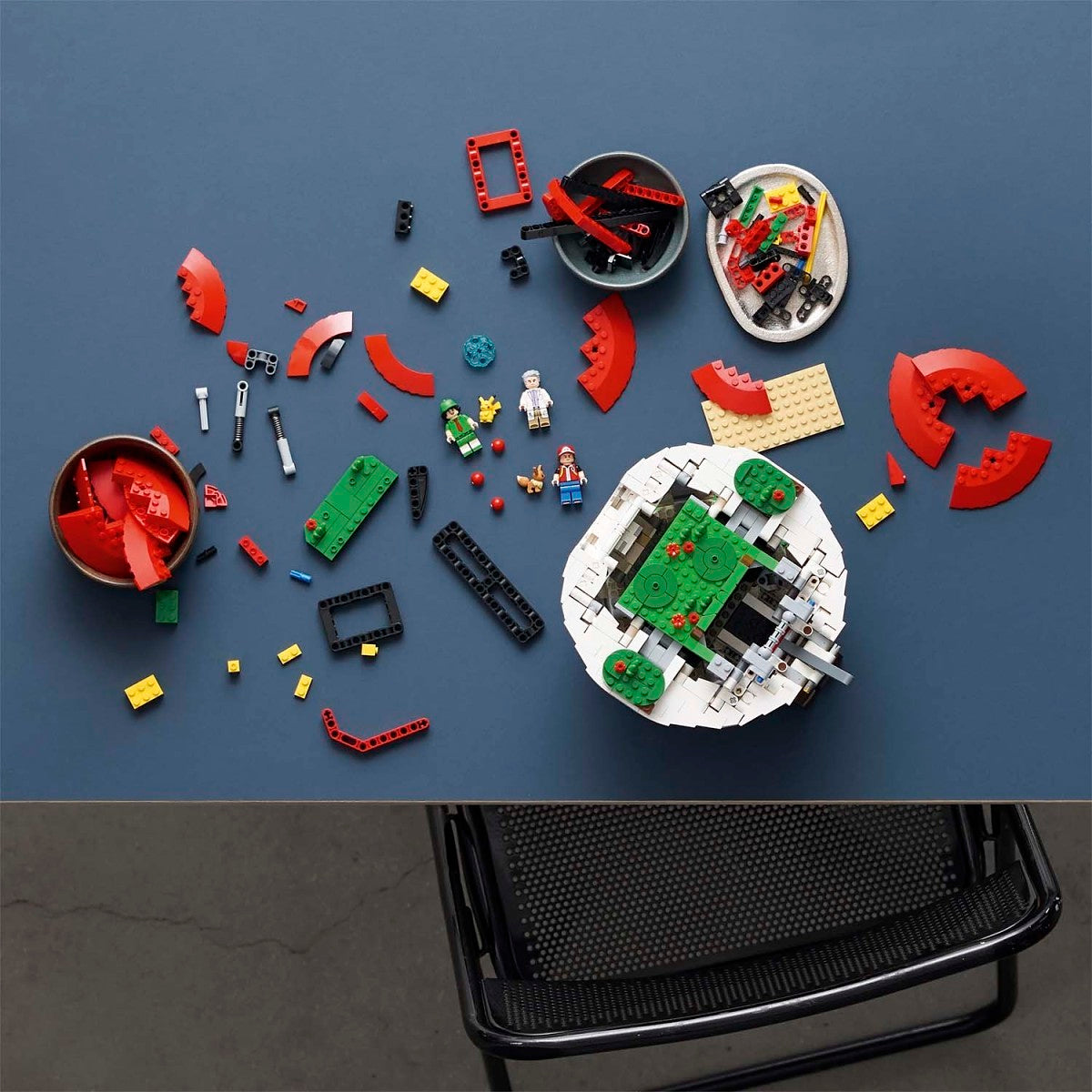 Poké Ball de LEGO® Pokémon™ Momentos de Entrenadores Icónicos