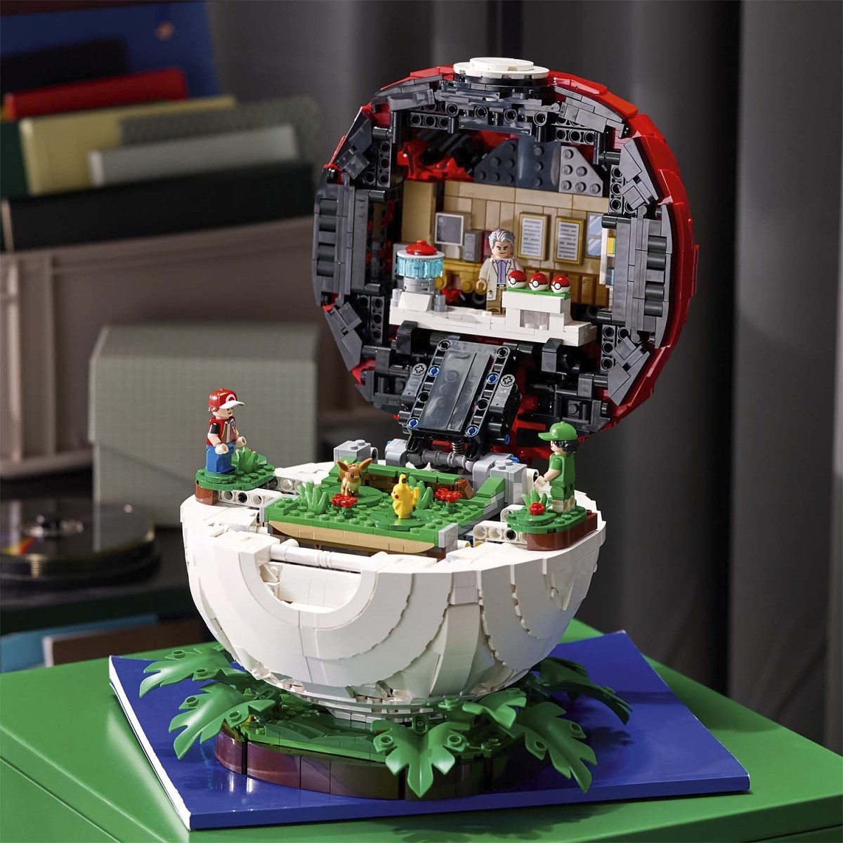 Poké Ball de LEGO® Pokémon™ Momentos de Entrenadores Icónicos